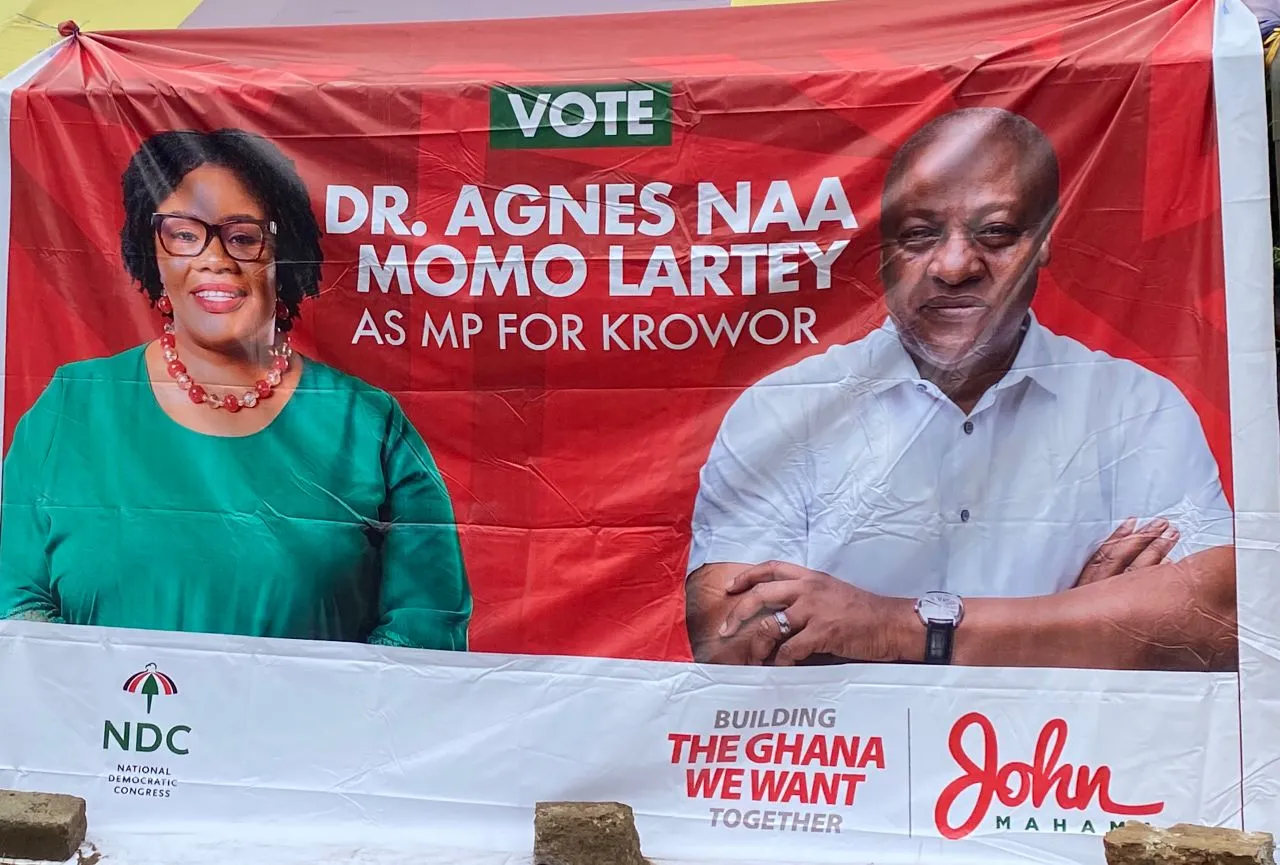 Wahlplakat der Kandidatin Dr. Agnes Naa Momo Lartey